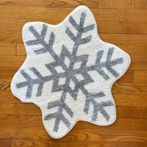 Snowflake Shaped Rug in White and Gray